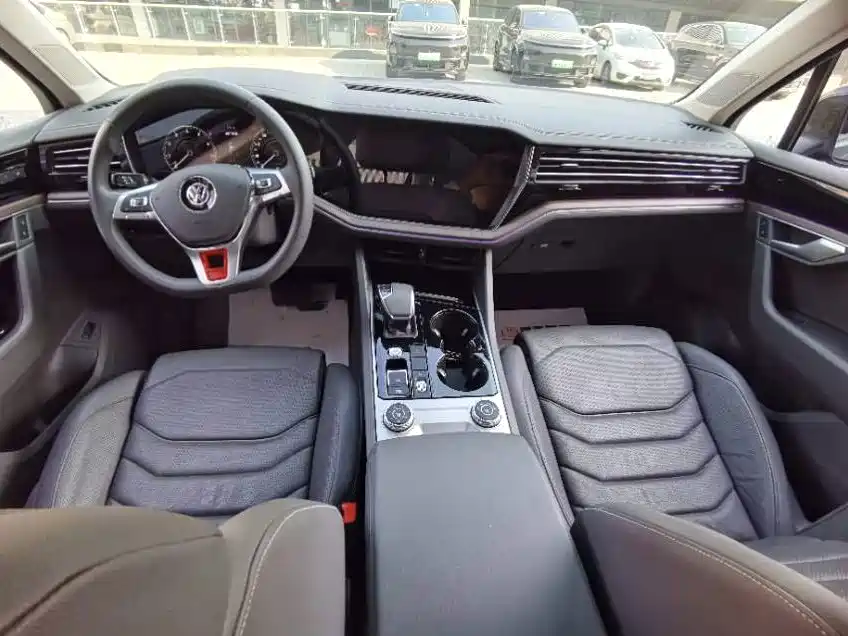 Фото 6 - Volkswagen Touareg