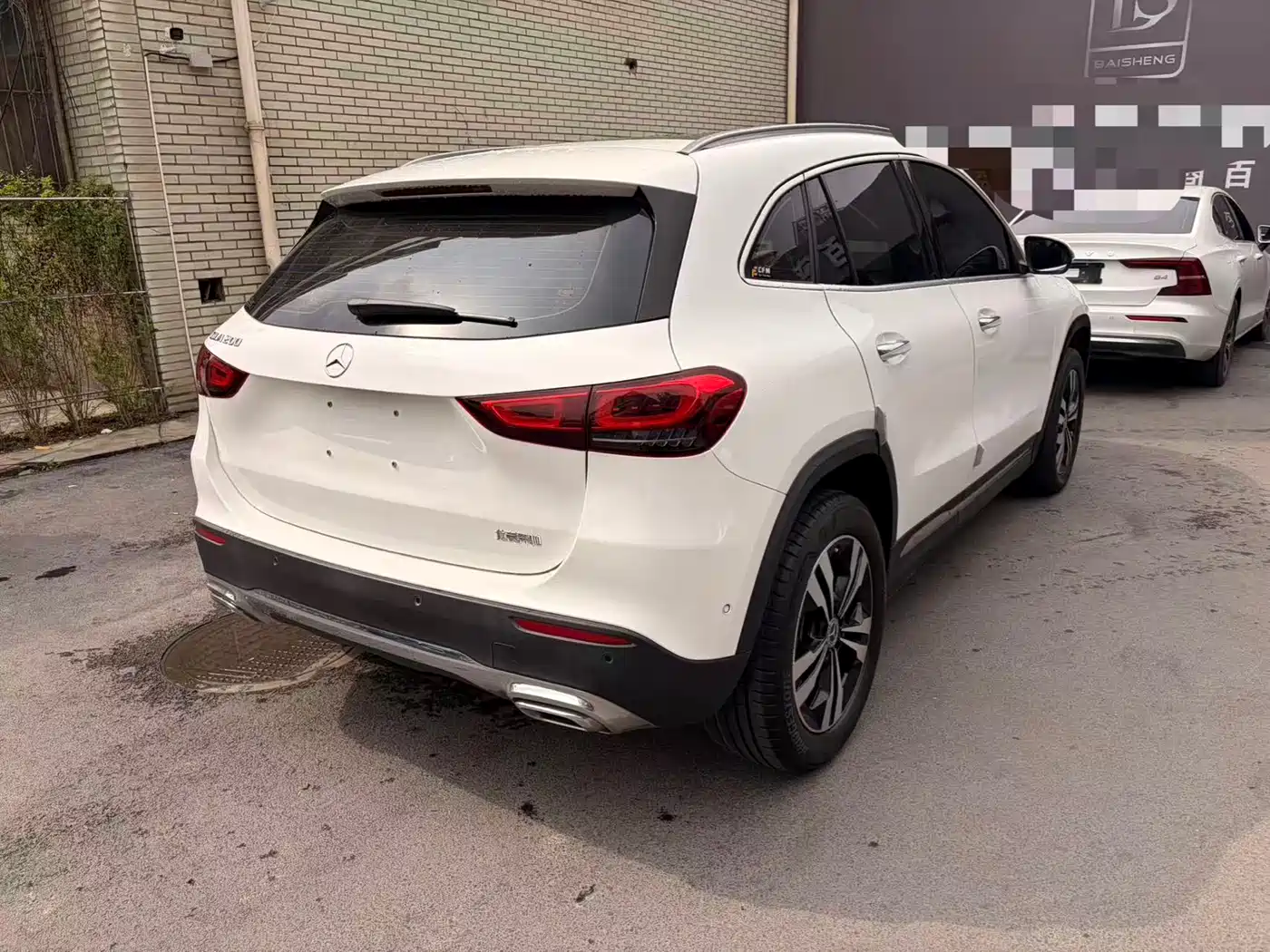 MERCEDES-BENZ GLA