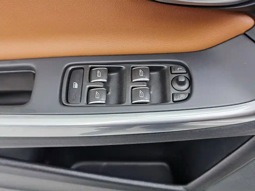 Фото 9 - Volvo S60