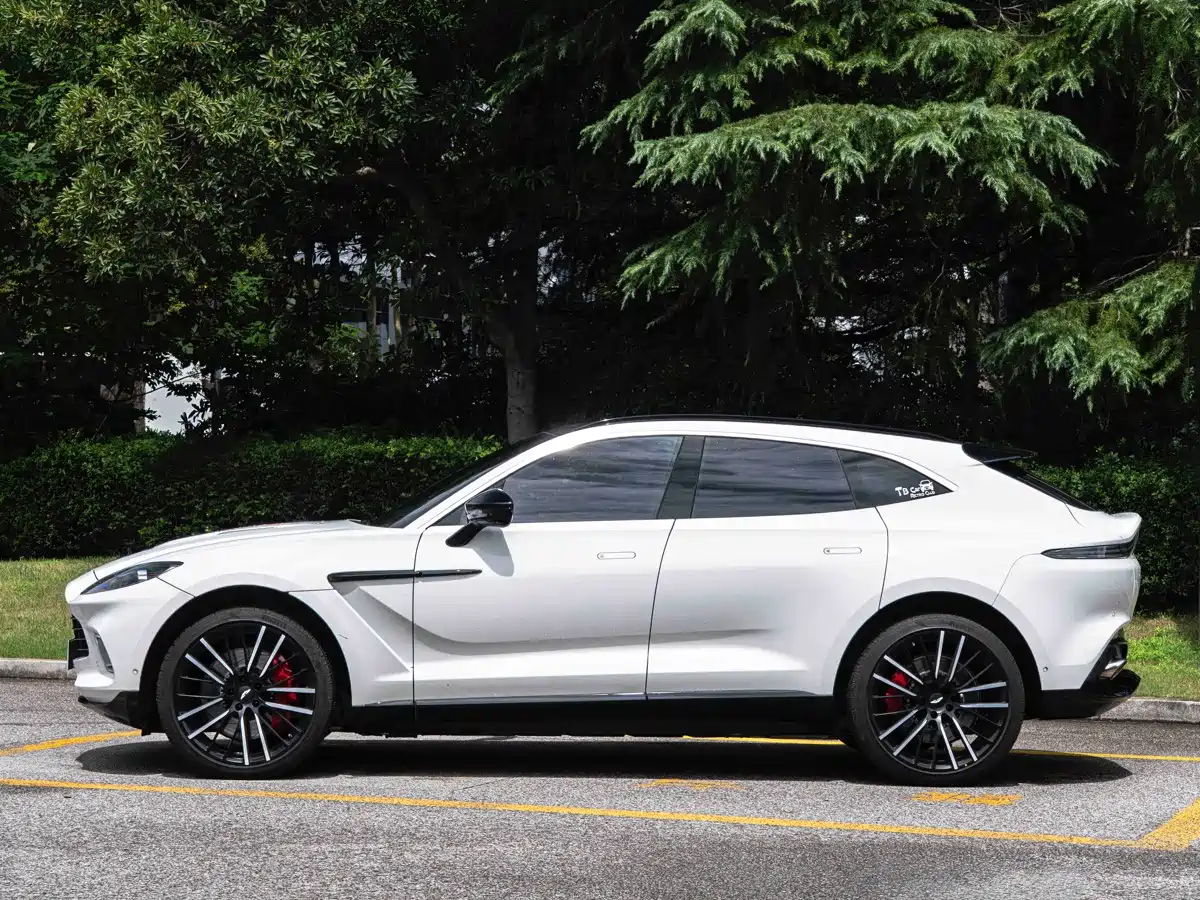 2023 Aston Martin DBX