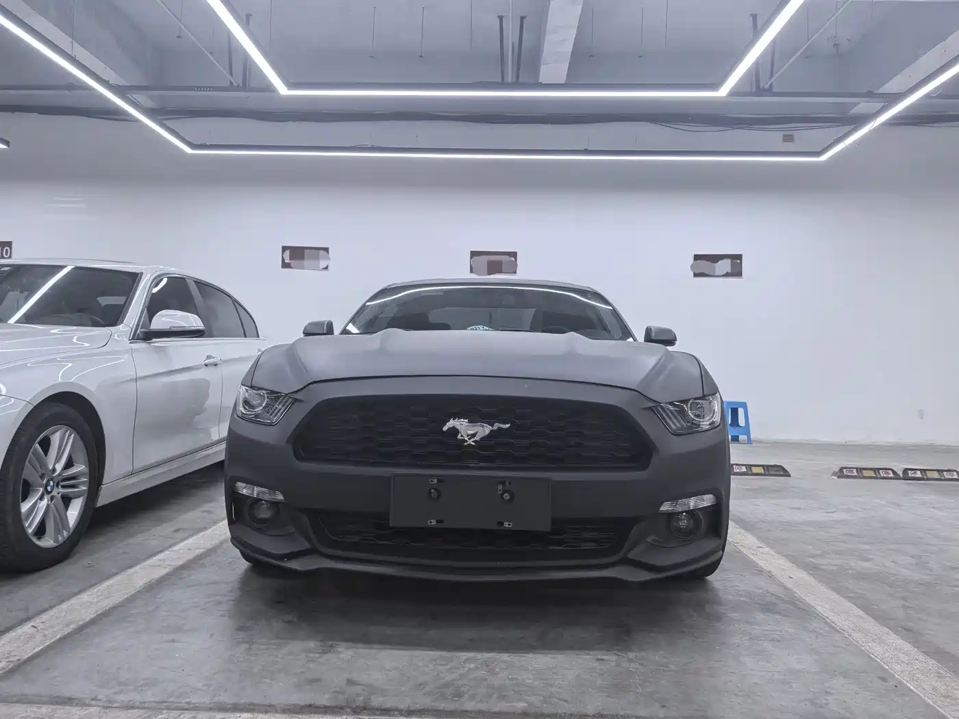 Photo 2 - Ford Mustang