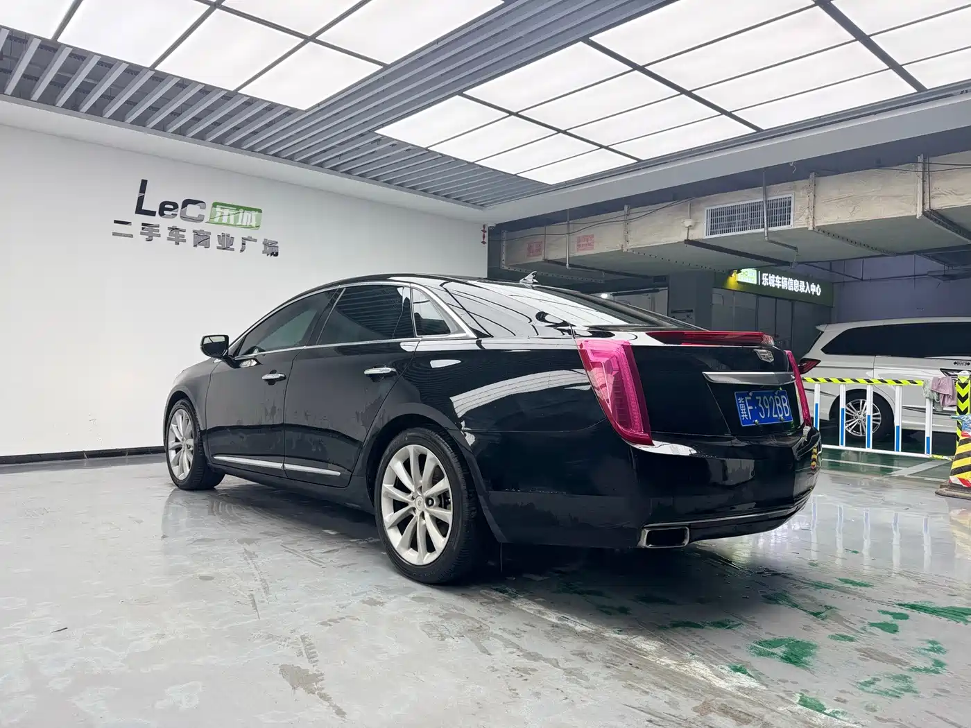 Cadillac XTS 2015 2014 28T Platinum Edition