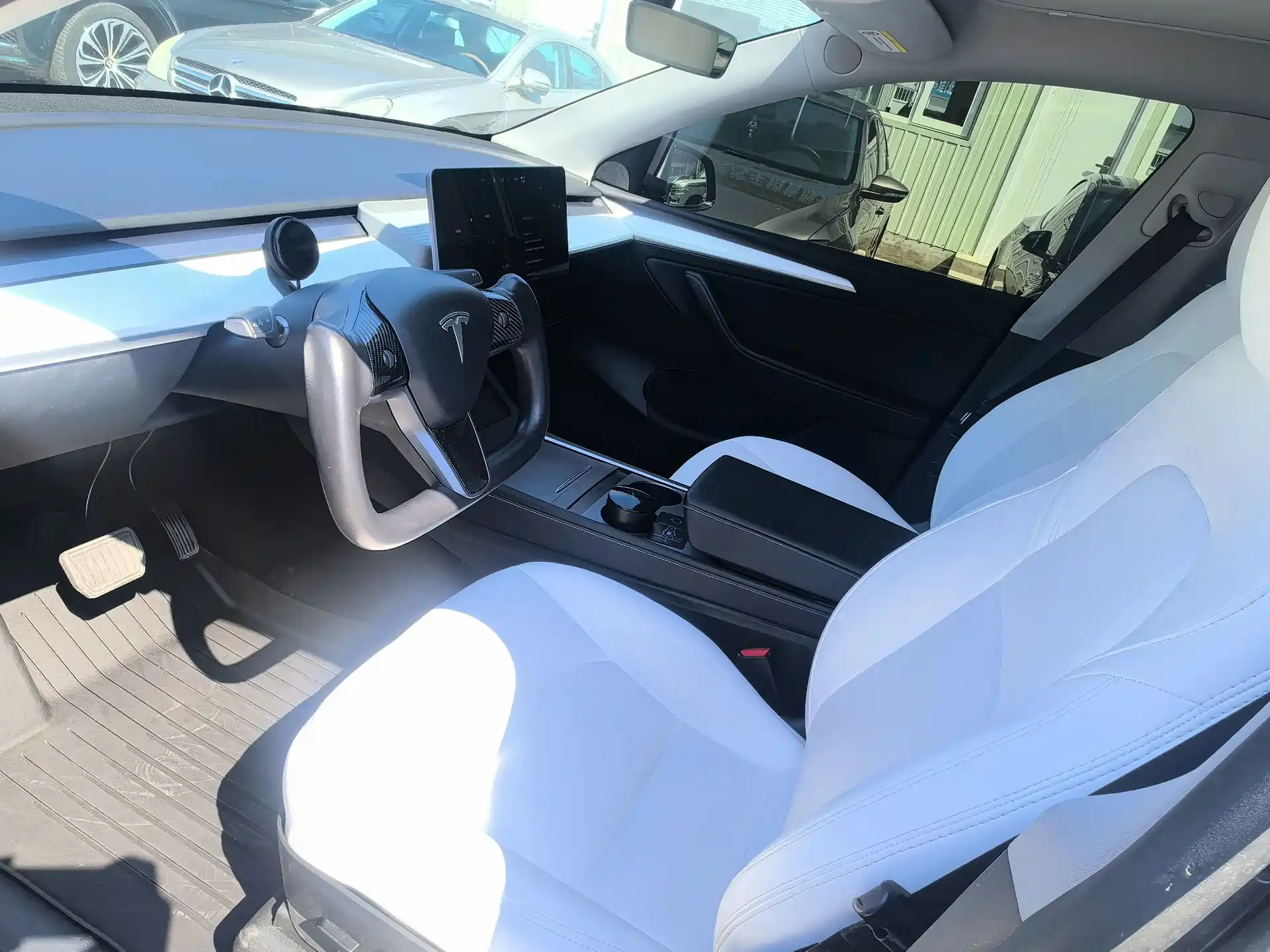 Фото 15 - Tesla Model Y