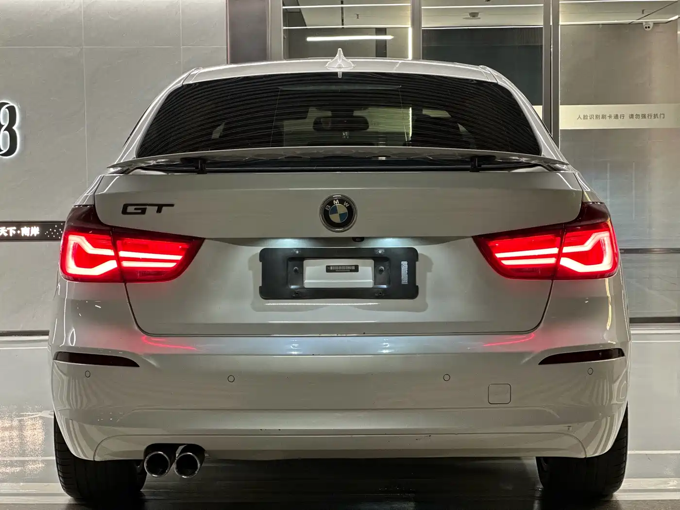 BMW 3 Series GT 2018 320i Fashion фото 40