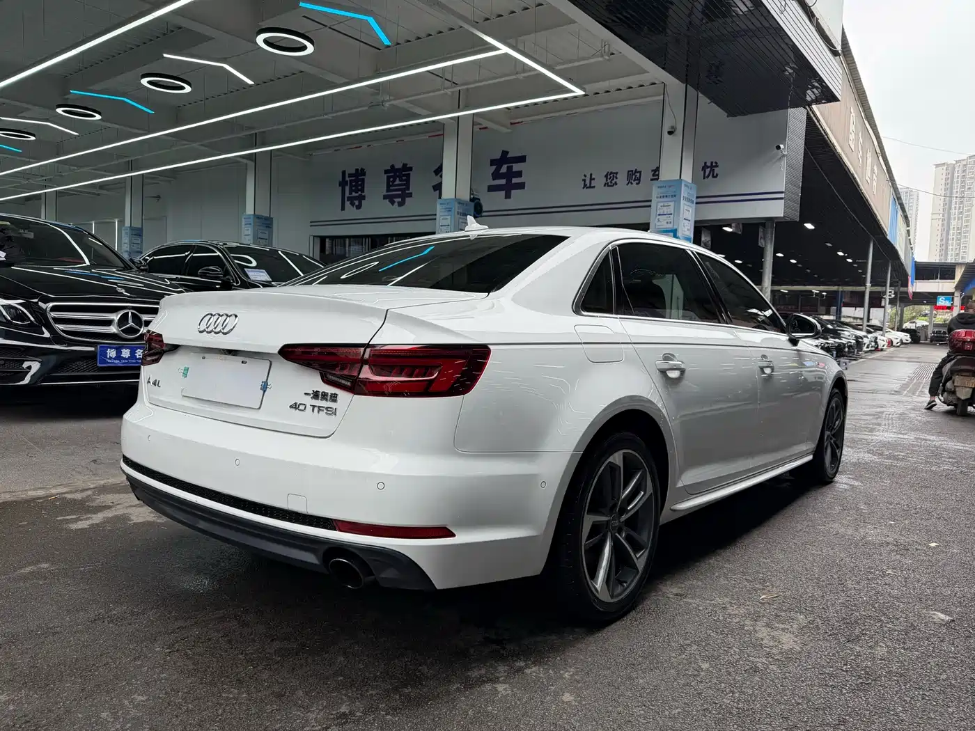 Фото 19 - Audi A4L