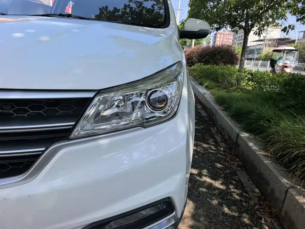 Baojun 730 2020 2019 1.5T Manual Fashion Edition 7-Seater China VI