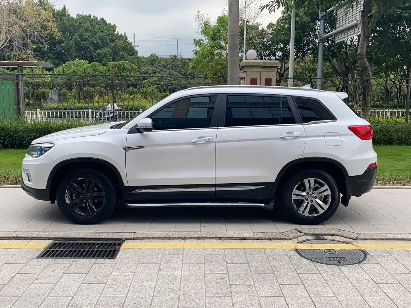 Фото 15 - Changan CS75