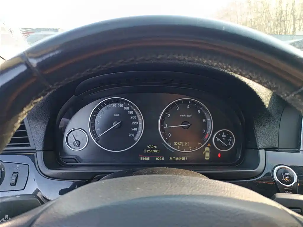BMW 5 Series 2017 520Li Classic Edition фото 12
