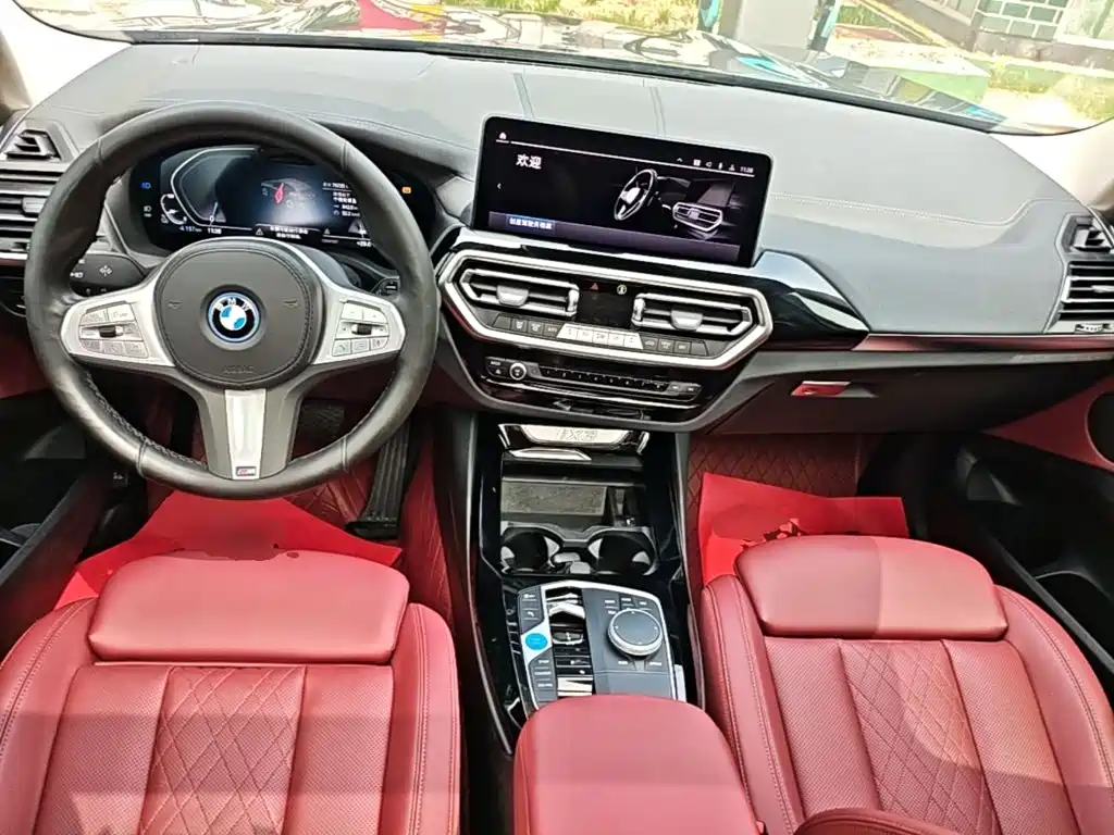 Фото 10 - BMW iX3