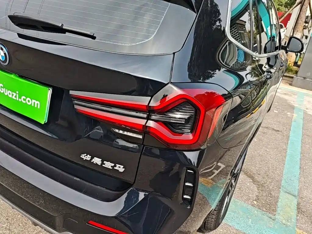 Фото 8 - BMW iX3
