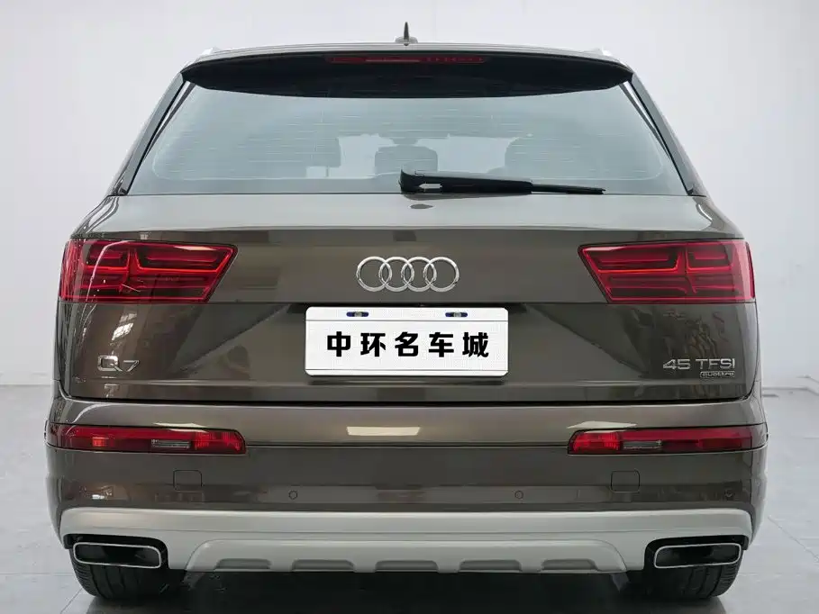 Фото 16 - Audi Q7
