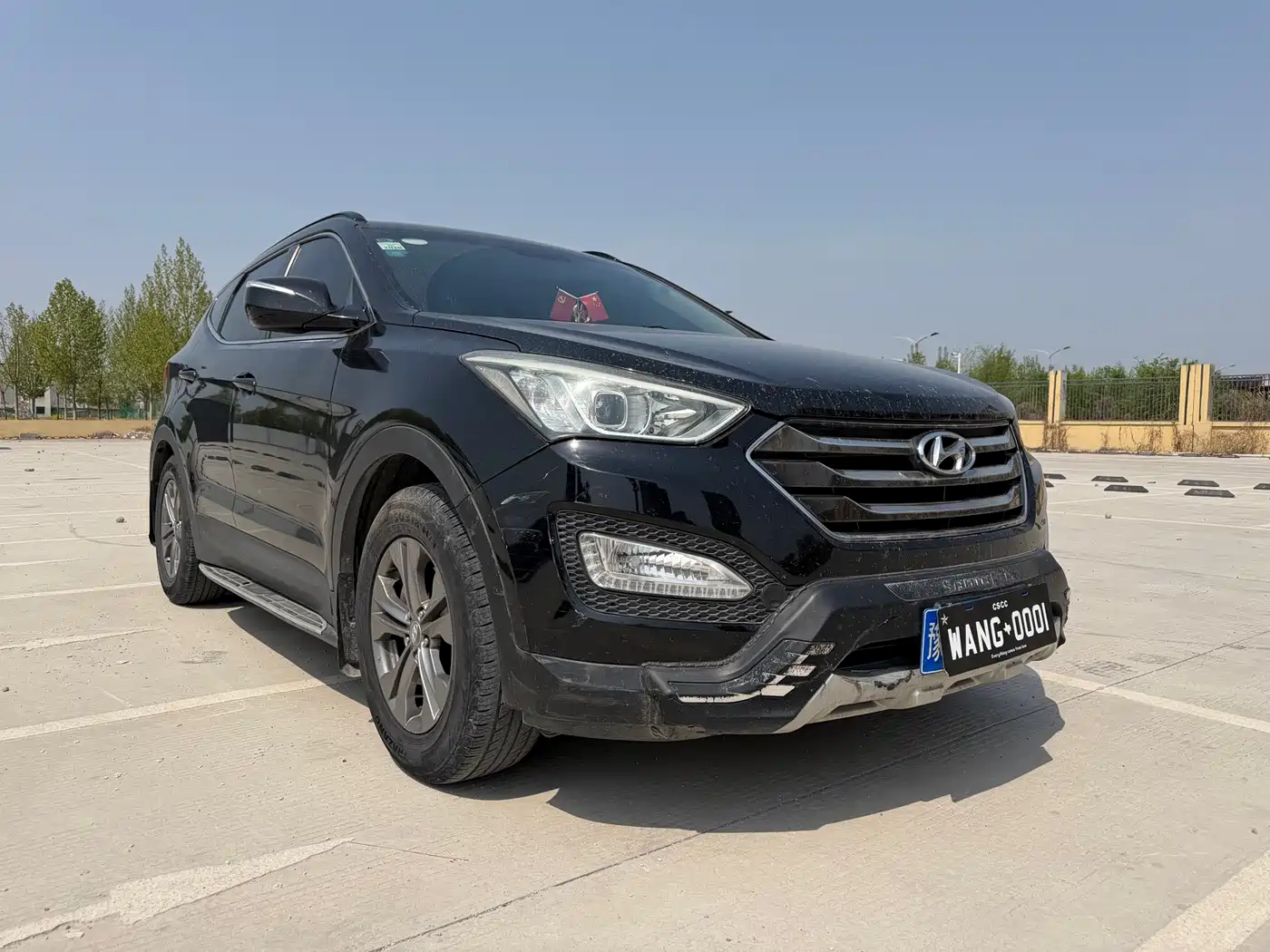 Photo 2 - Hyundai Santa Fe