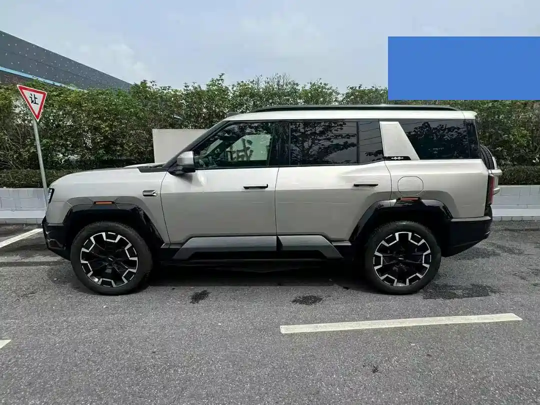 2025 Fang Cheng Bao Leopard 8