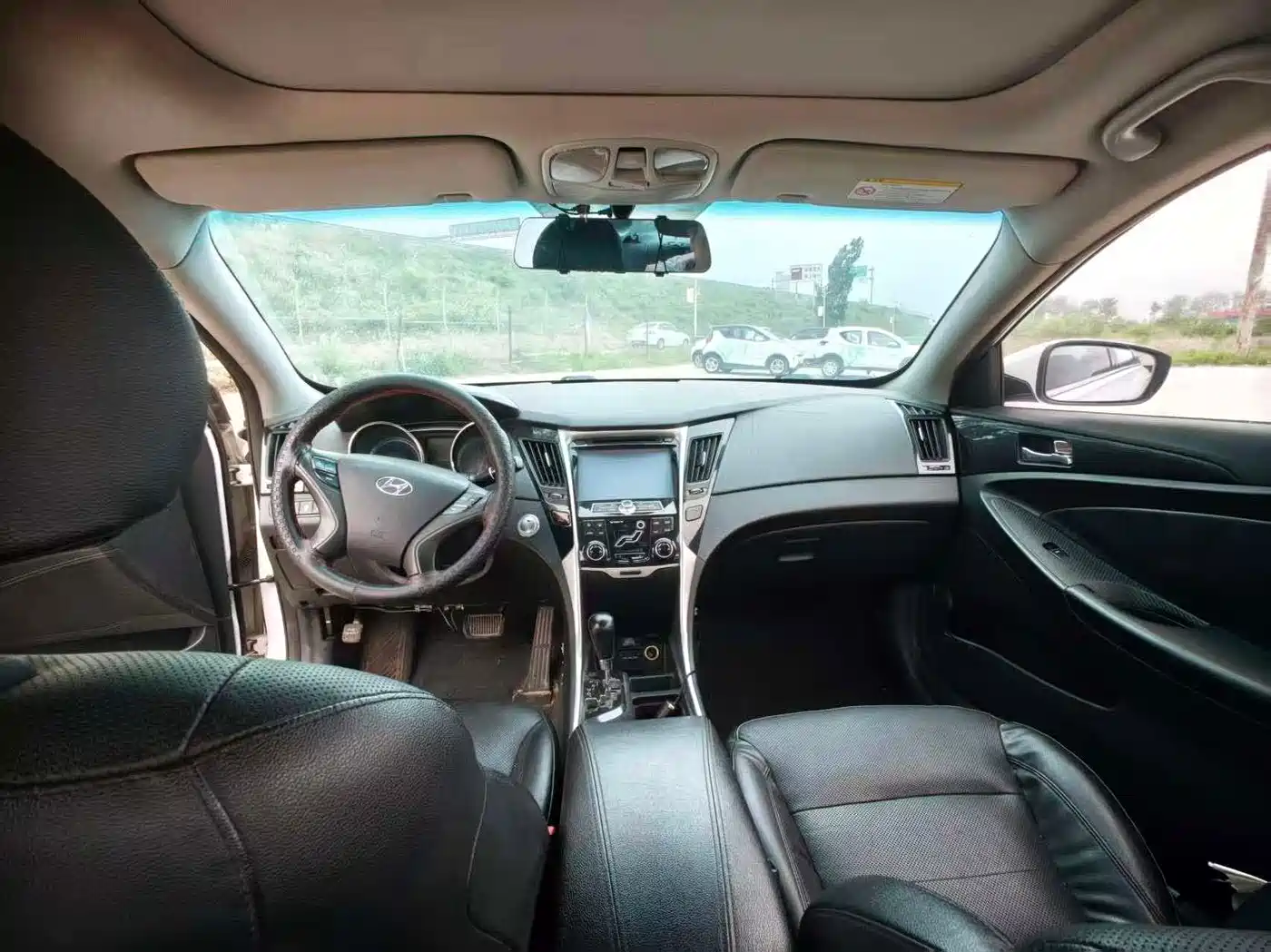 Photo 7 - Hyundai Sonata