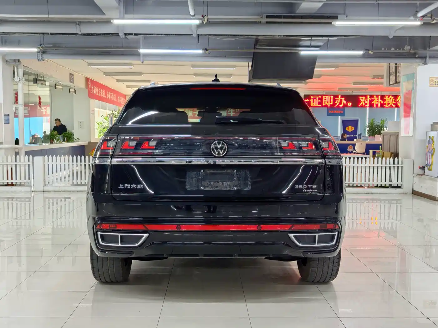 Volkswagen Teramont 2024 Touareg X 380TSI 4WD Dragon Glory Edition фото 8