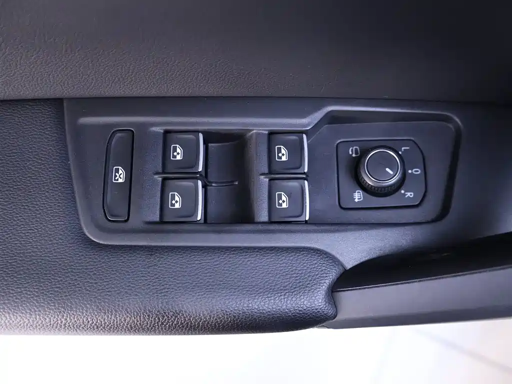 Volkswagen Tayron 2020 330TSI 2WD Luxury Smart Edition фото 17
