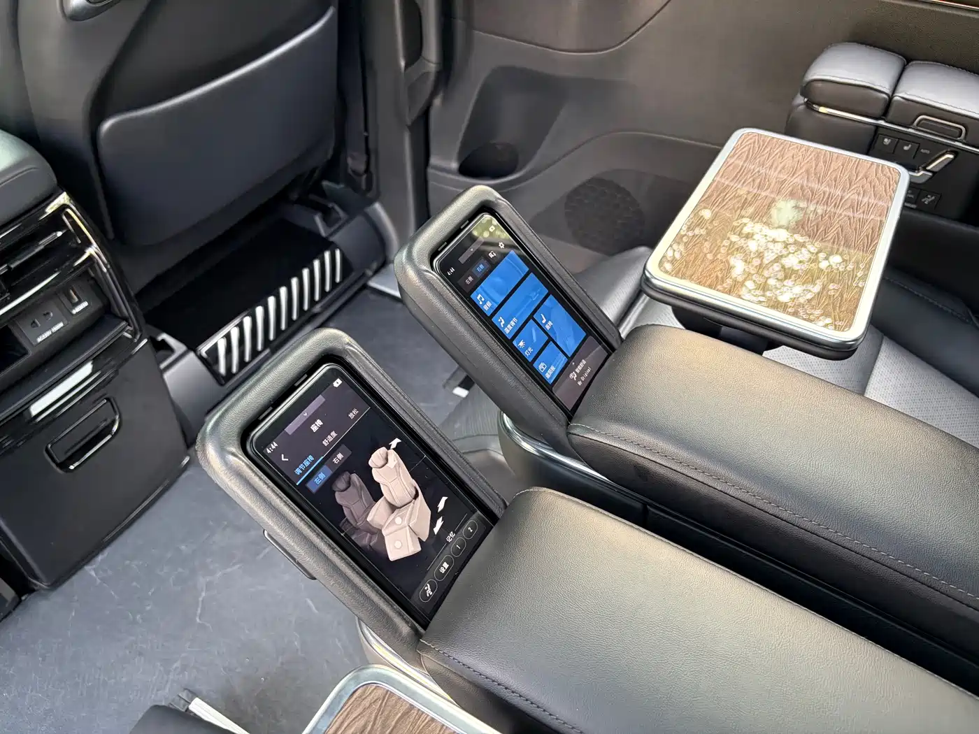 Toyota Vellfire 2025 2024 Crown Hybrid 2.5L Executive Premium Edition