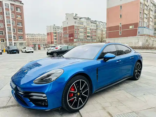 PORSCHE PANAMERA