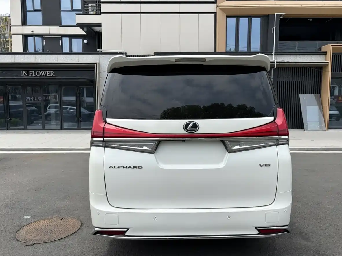 Toyota Alphard 2018 3.5L Luxury фото 4