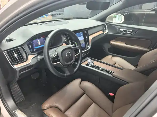 Volvo S60 2025 B4 Smart Elite Luxury Edition — фото 5