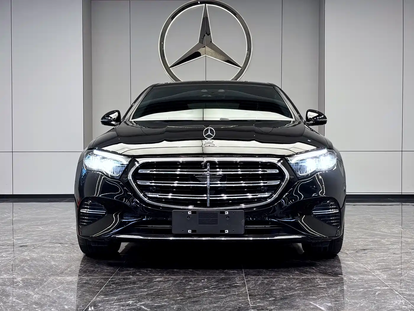 Mercedes-Benz E-Class 2025 E 300 L Luxury фото 2