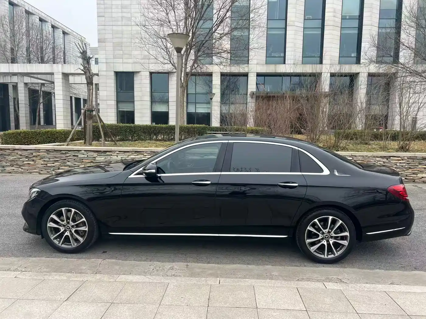 Mercedes-Benz E-Class 2017 E 300 L Luxury фото 6