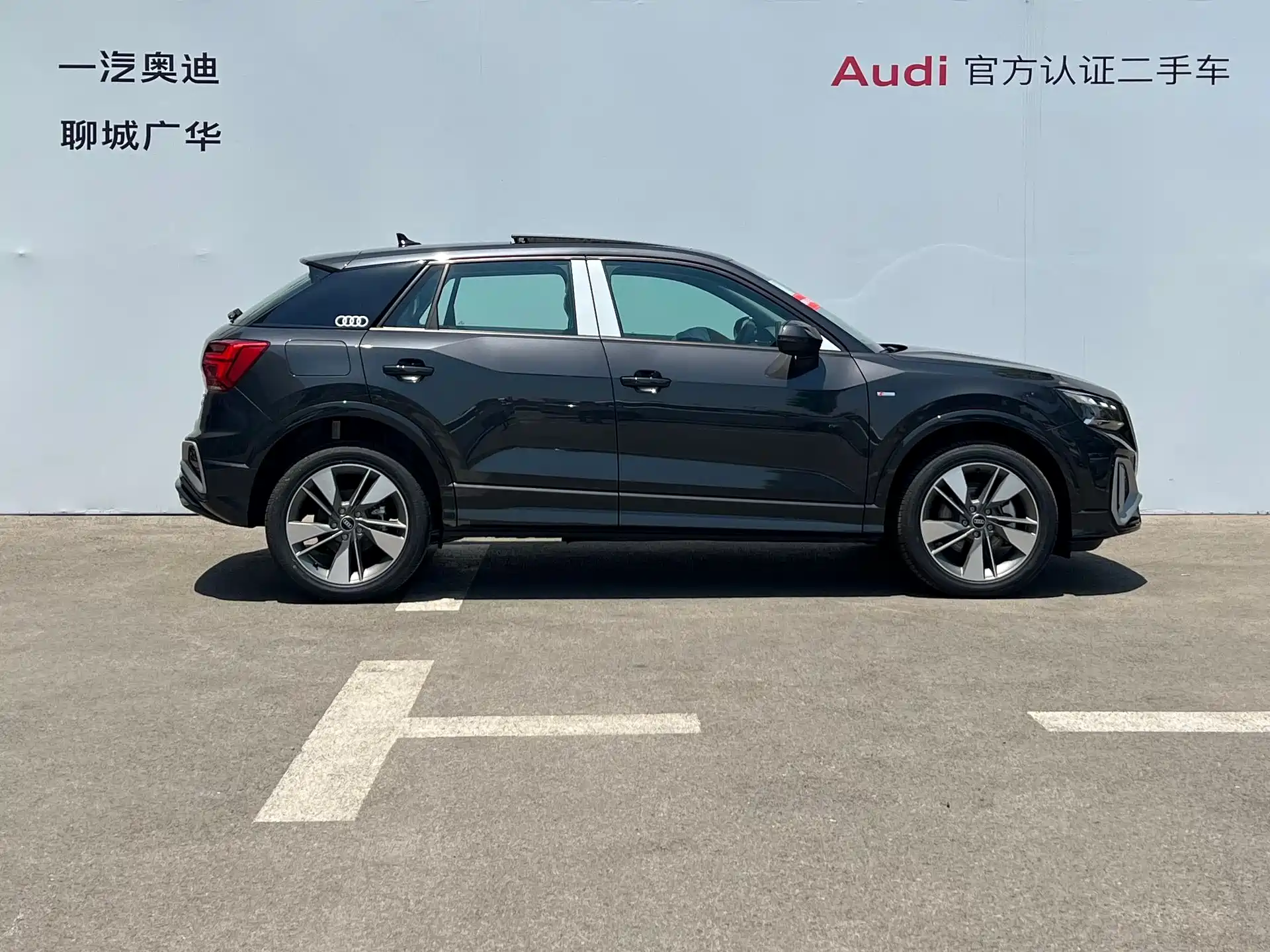 Photo 3 - Audi Q2L