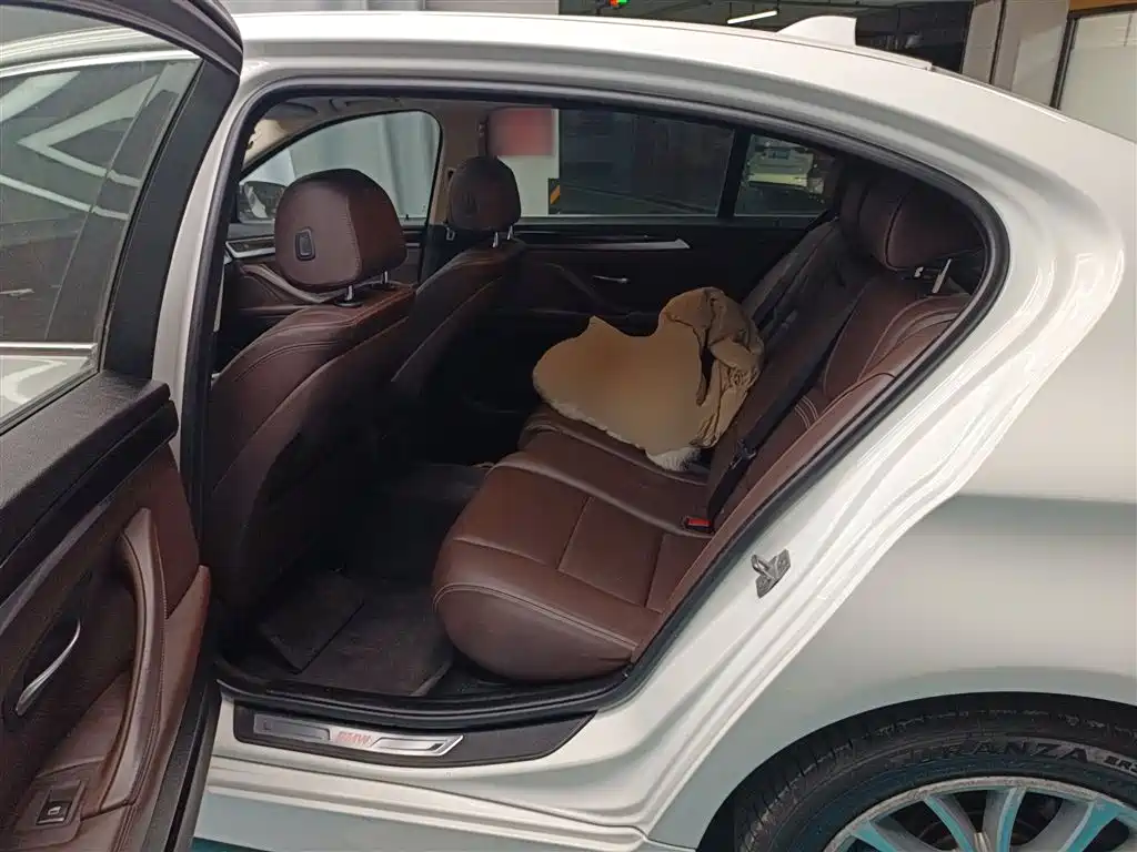 BMW 5 Series 2014 525Li Luxury Design Package фото 14