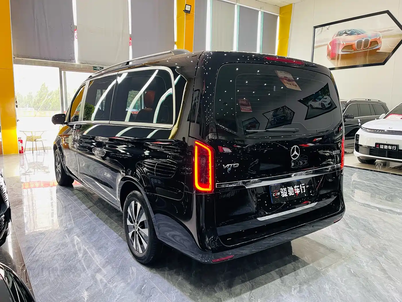 Mercedes-Benz Vito 2021 2.0T Elite 7-Seater фото 7
