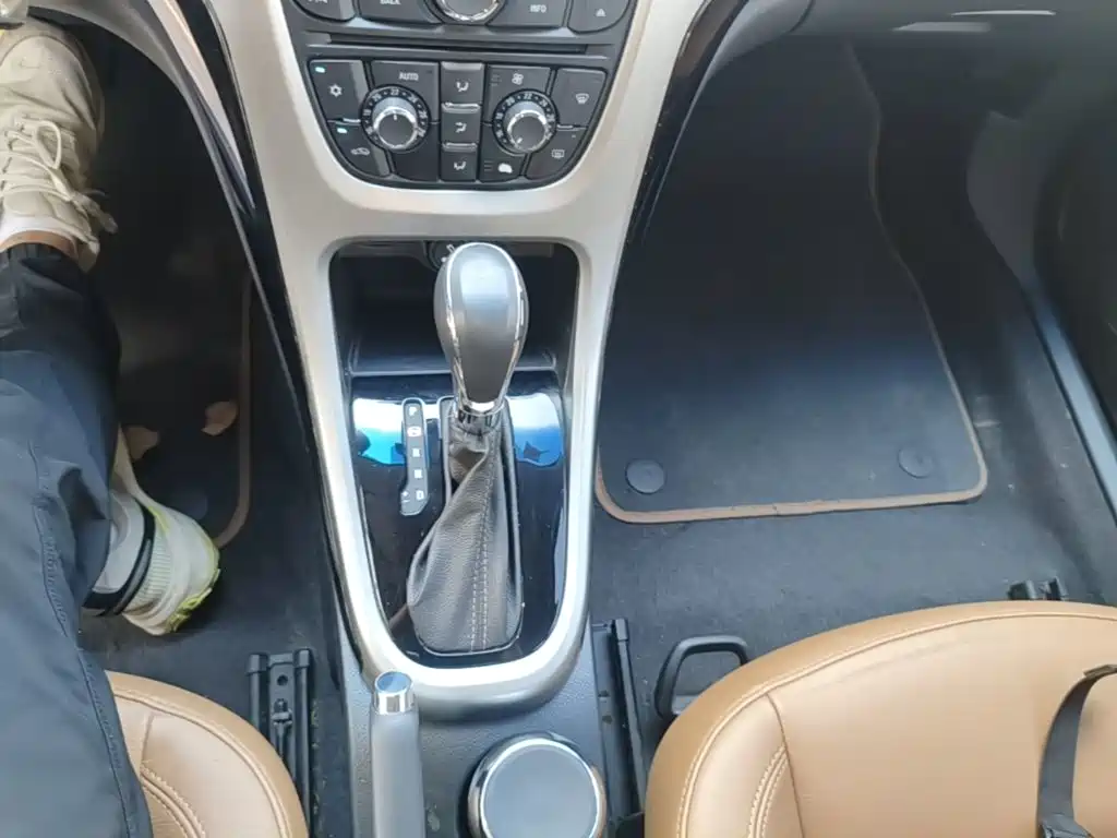 Фото 14 - Buick Excelle