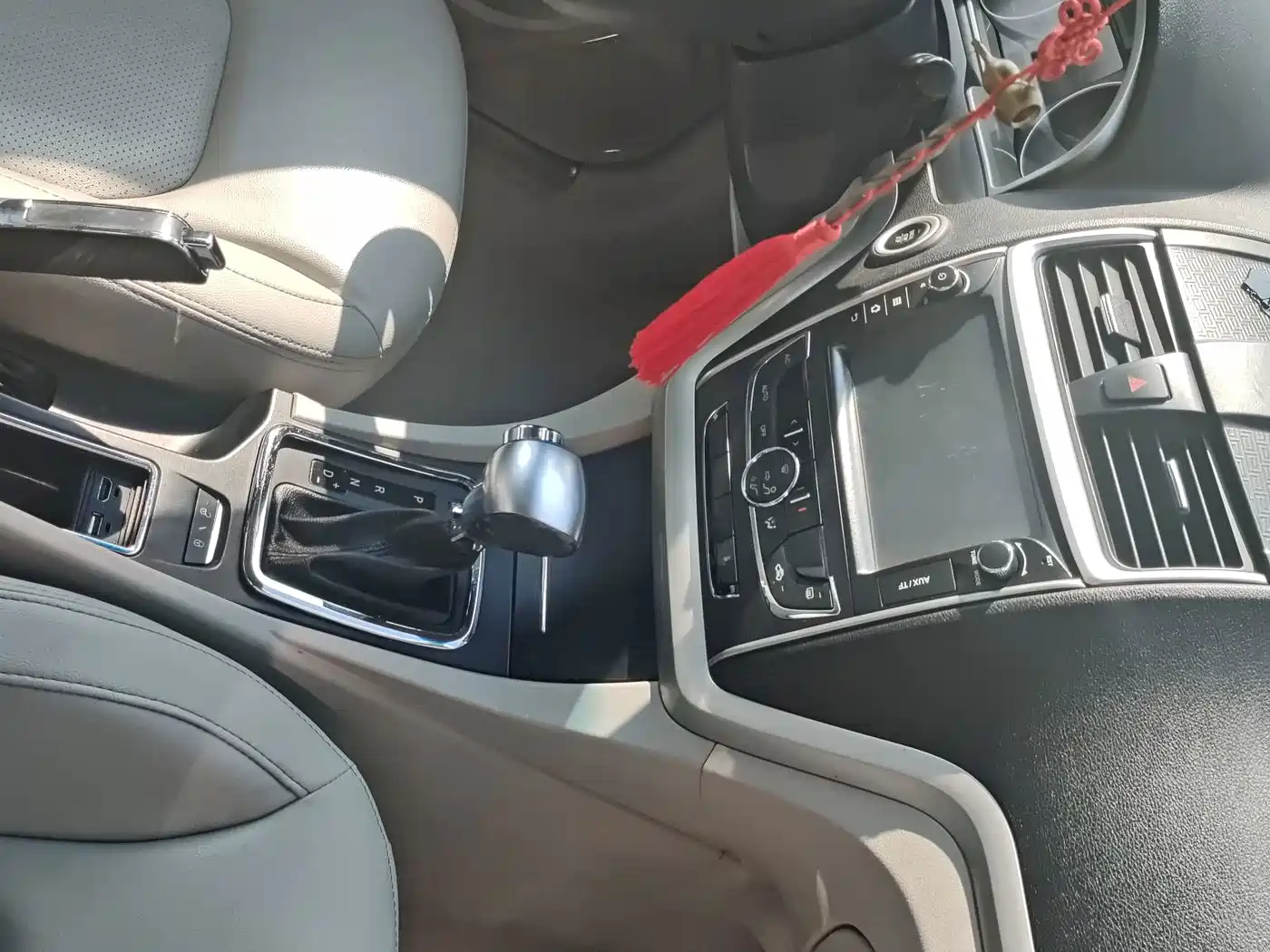 Geely Emgrand 2014 2014 Sedan 1.5L CVT Elite