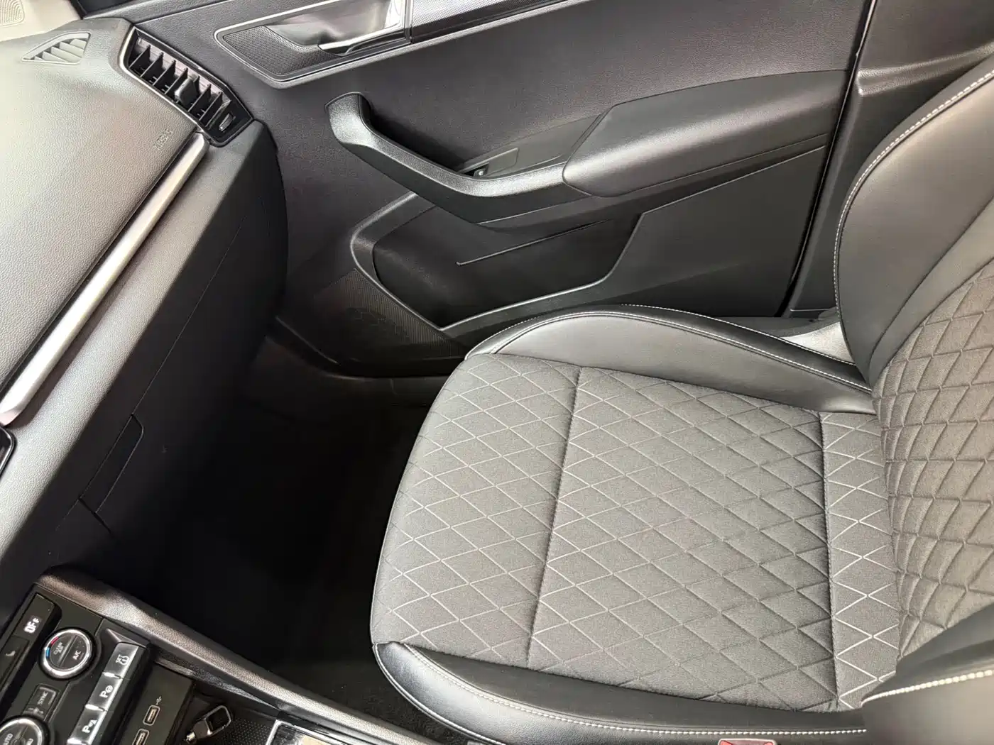Škoda Karoq 2021 TSI280 Luxury Edition фото 13
