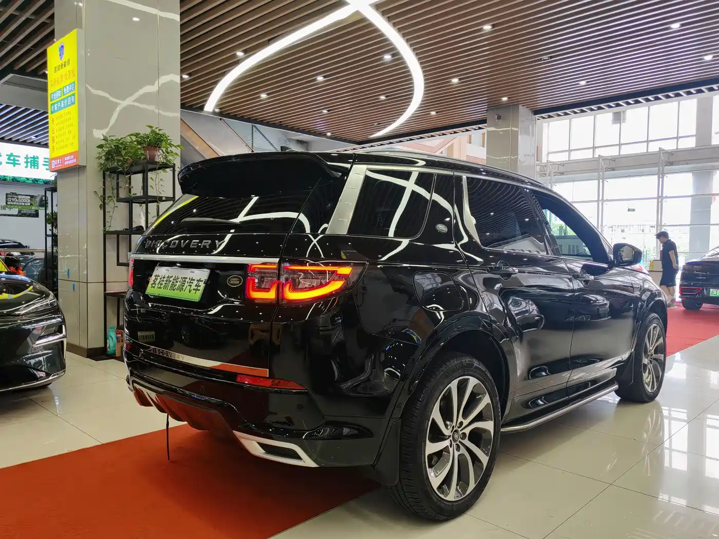 LAND ROVER DISCOVER NEW ENERGY SOURCES FOR SPORTS