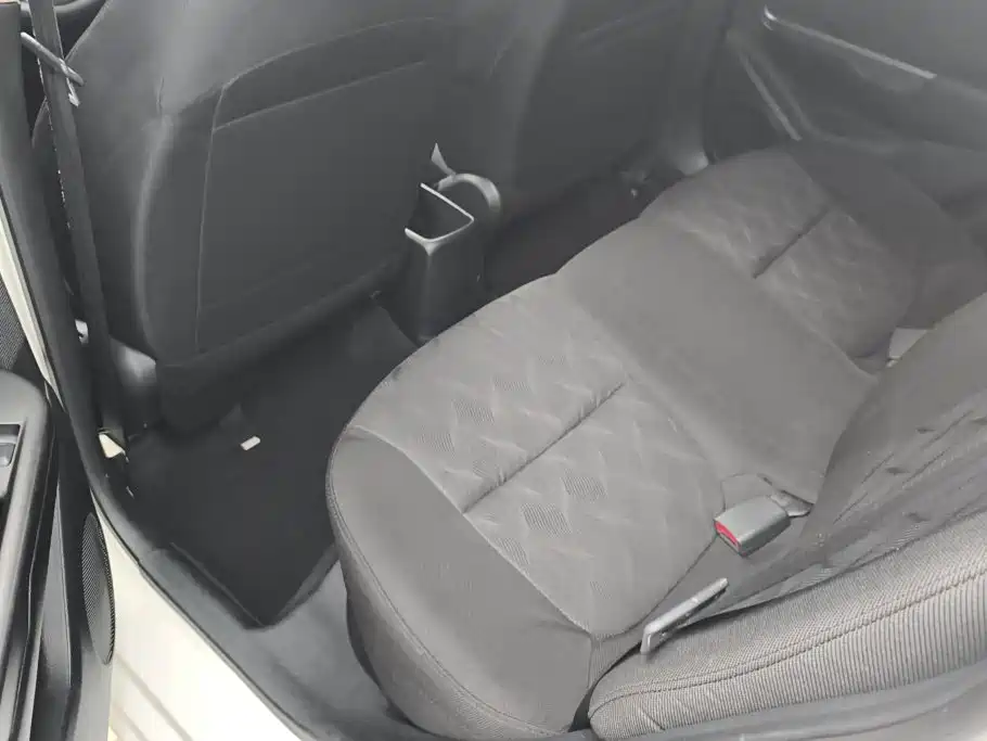 Kia K2 2013 2012 Sedan 1.4L MT GLS Commemorative Edition