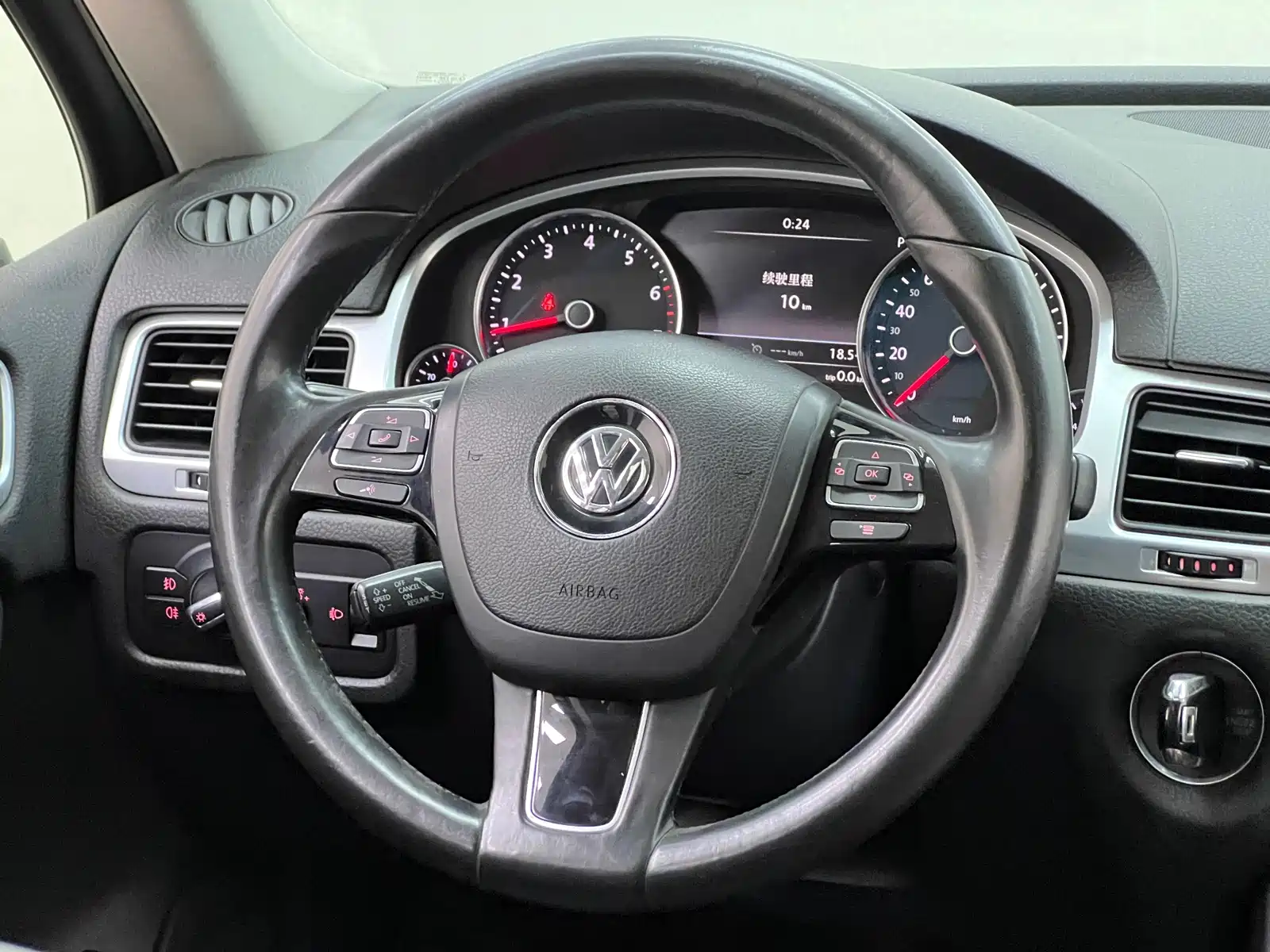 Фото 22 - Volkswagen Touareg