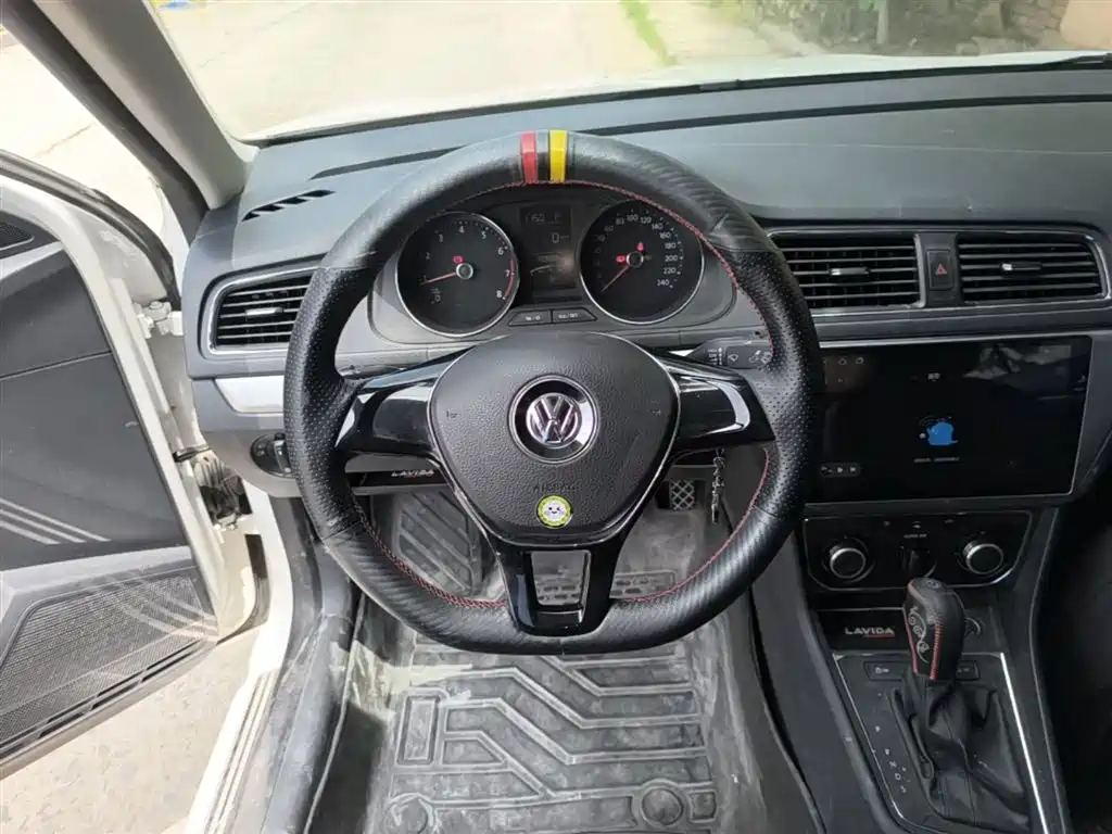 Volkswagen Lavida 2015 230TSI DSG Comfort Edition фото 11