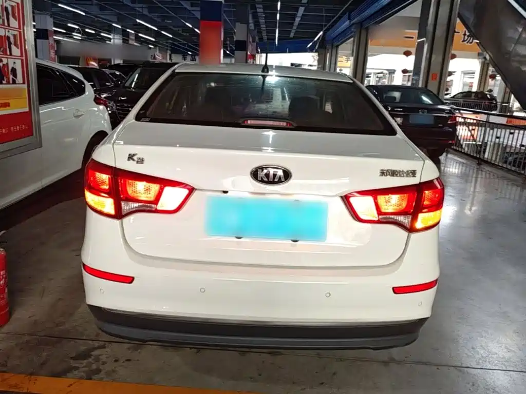Kia K2 2017 2015 Sedan 1.4L AT GLS