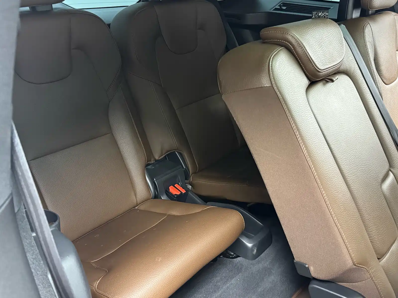 Фото 8 - Volvo XC90