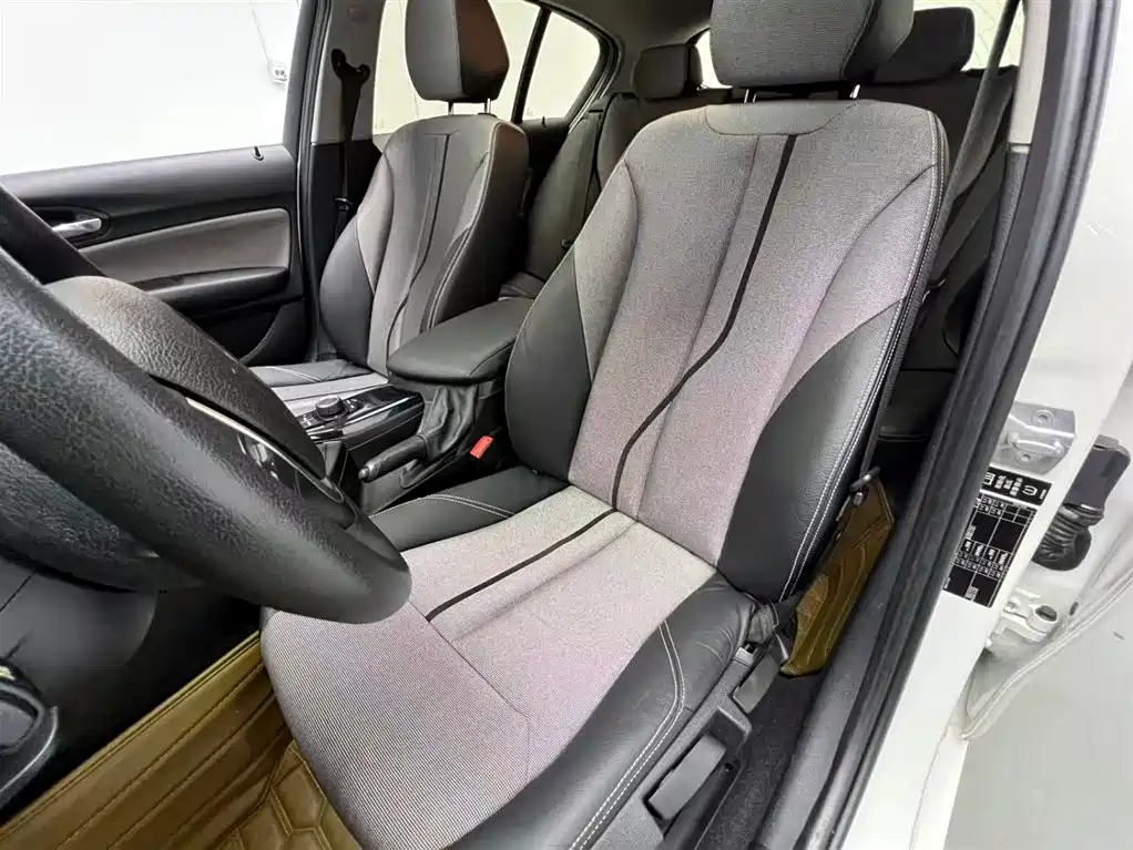 BMW 1 Series (Import) 2013 Facelift 116i Urban Model фото 4