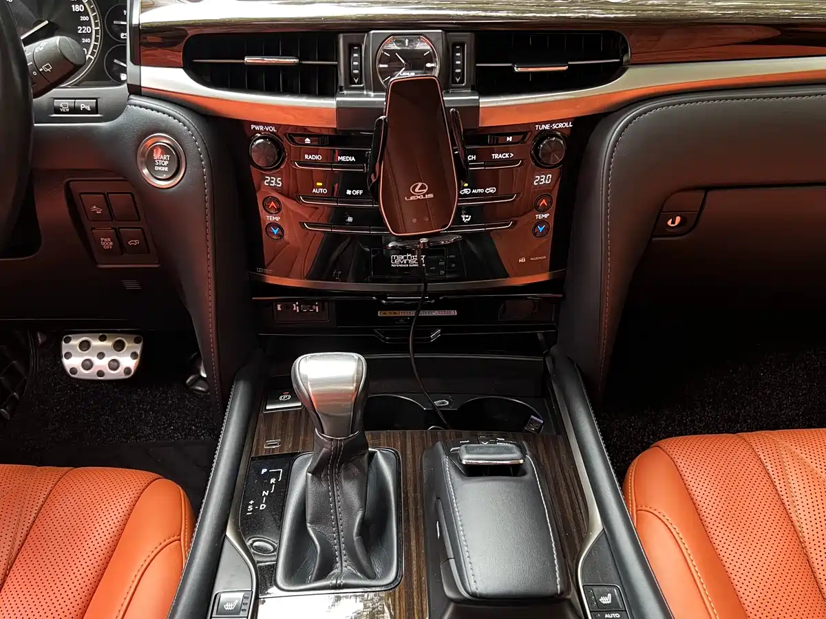 Lexus LX 2019 570 Peak Special Edition фото 9