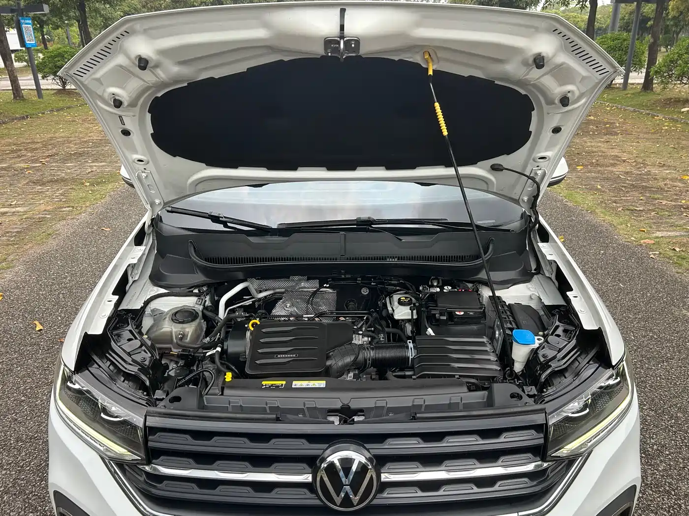 VOLKSWAGEN EXPLORING THE SHADOW