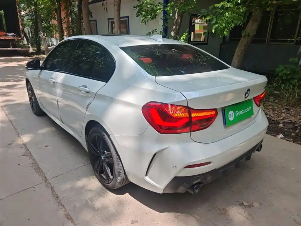 BMW 1 Series 2022 125i M Sport Shadow Edition фото 5