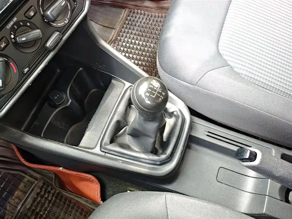 Volkswagen Santana 2016 1.4L Manual Trend Edition фото 14