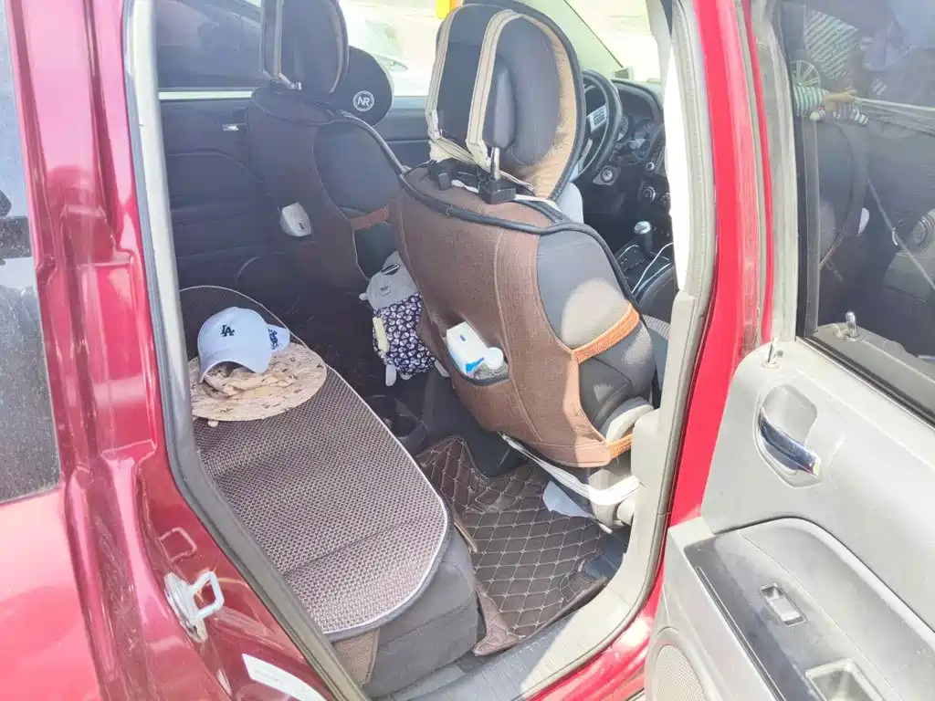 Photo 11 - Jeep Compass (Import)