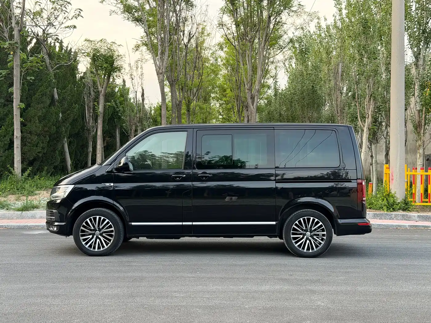 Volkswagen Multivan 2018 2.0TSI 4WD Premium Edition 7-Seater фото 4