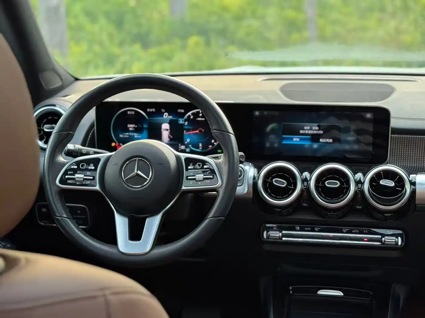 Фото 12 - Mercedes-Benz GLB