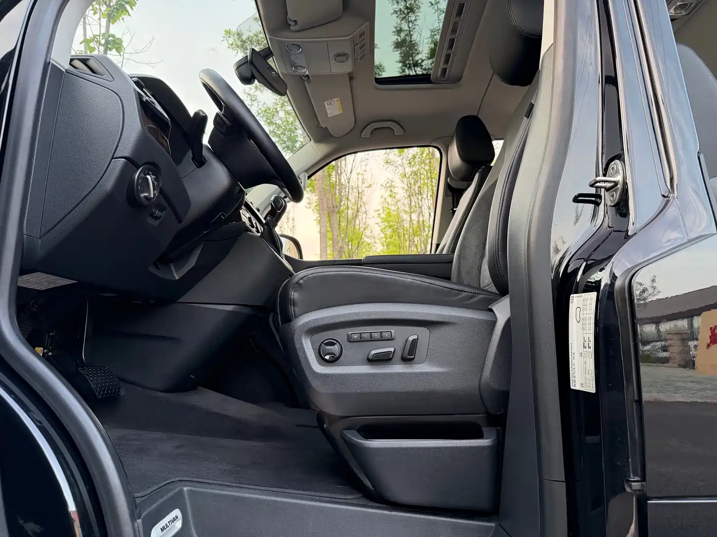 Volkswagen Multivan 2018 2.0TSI 4WD Premium Edition 7-Seater фото 16