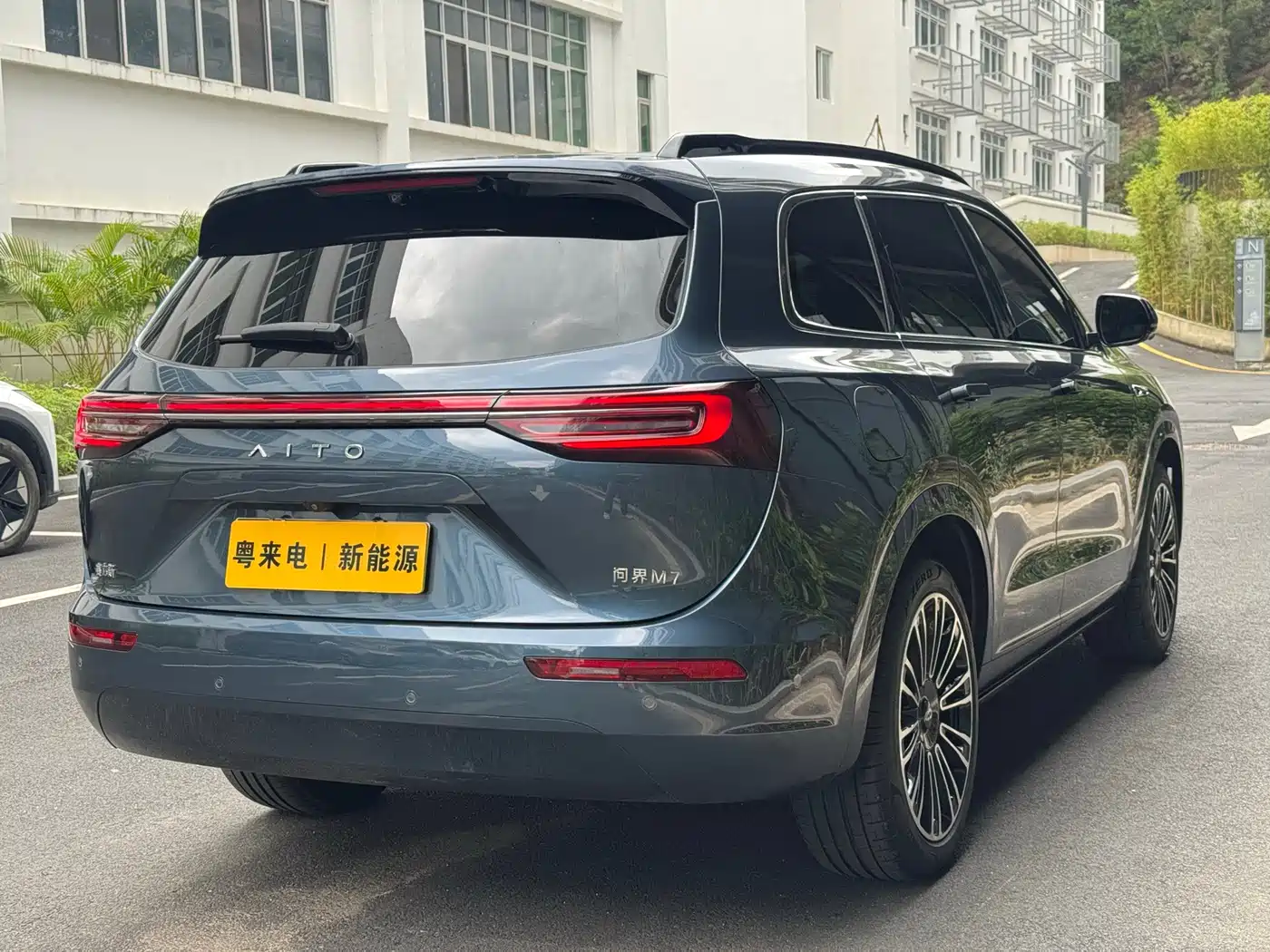 AITO Wenjie AITO M7 2024 1.5T Smart Drive RWD Ultra 5-seater фото 7