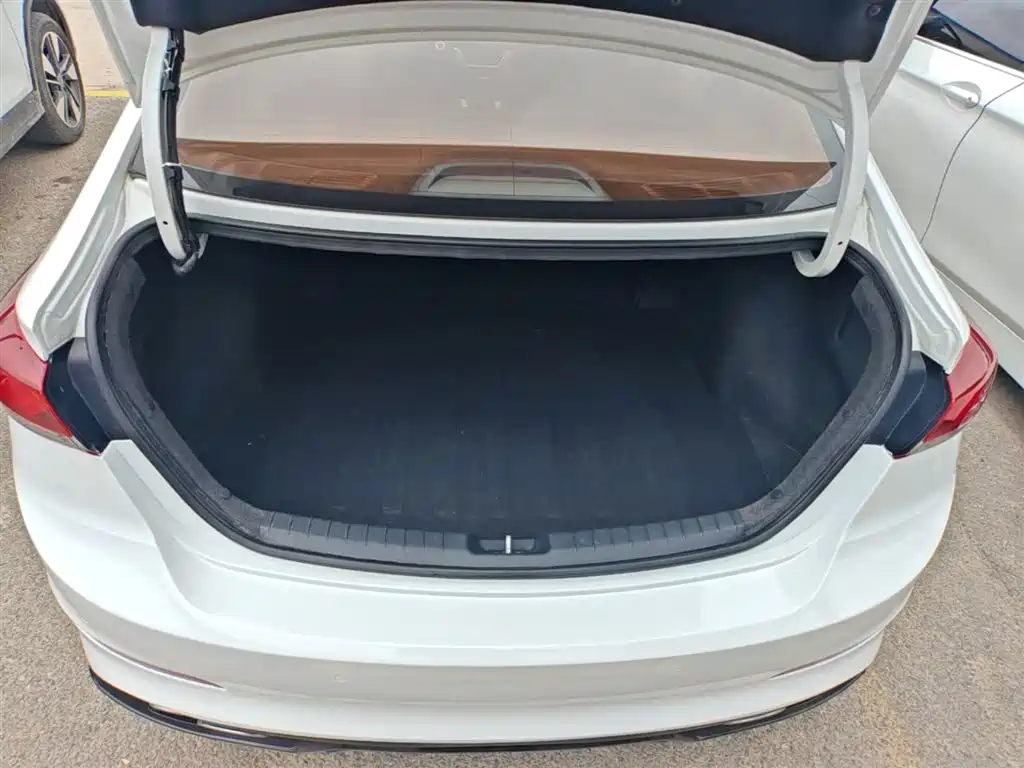 Hyundai Elantra 2016 Model 1.6L Automatic Smart Elite фото 19