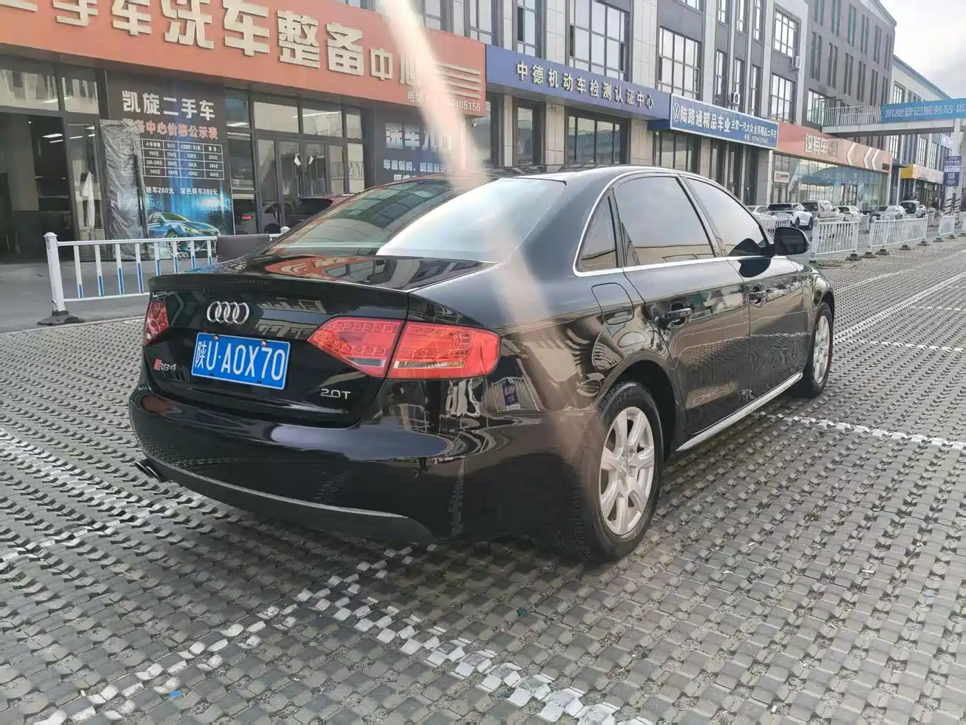 Audi A4L 2010 2.0 TFSI Standard фото 9